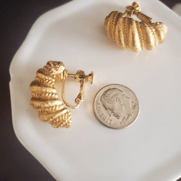 VTG Napier Gold‎ Tone Screw Back Earrings - Picture 4 of 5